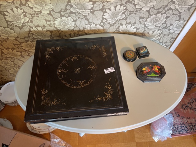 1121814-1 Gammal Kina ask med tyg 3 nyar askar