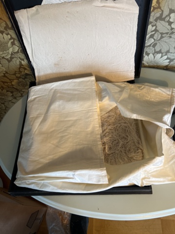 1121814-4 Gammal Kina ask med tyg 3 nyar askar