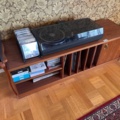 1121826-8 Retro steriobänk 140cm med sterio Philips 878 + LP-skivor