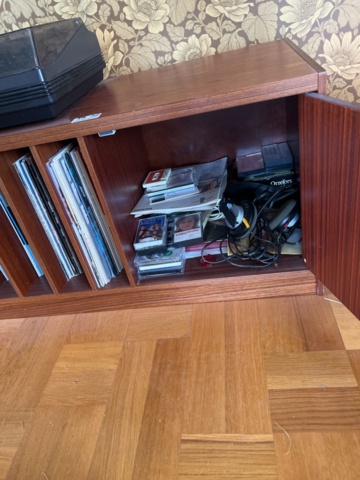 1121826-12 Retro steriobänk 140cm med sterio Philips 878 + LP-skivor