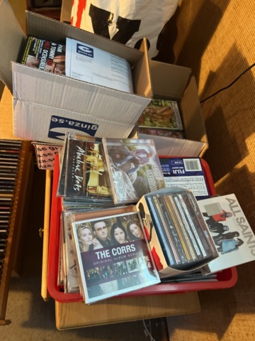 1121839-3 100s of Lp.cd &amp; dvd stereo bench