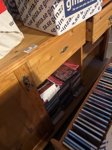 1121839-16 100s of Lp.cd &amp; dvd stereo bench