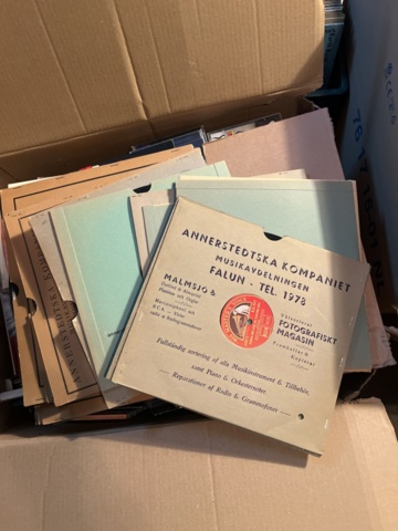 1121839-24 100s of Lp.cd &amp; dvd stereo bench