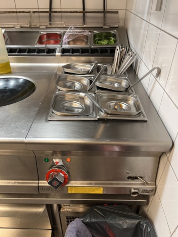 1132092-4 Commercial kitchen equipment - Induction wok, cooling bench, heater, etc