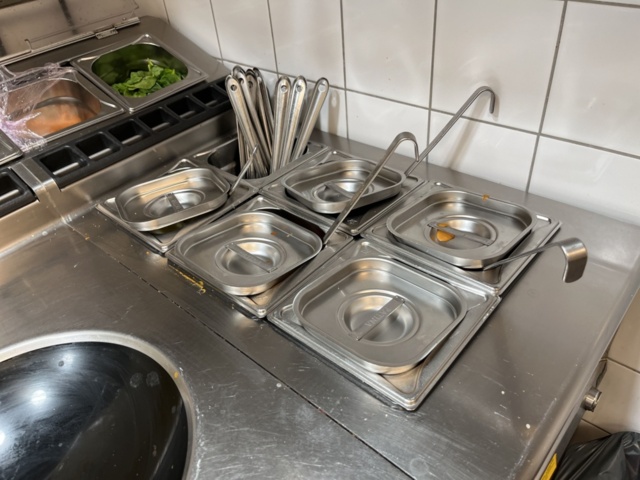 1132092-5 Commercial kitchen equipment - Induction wok, cooling bench, heater, etc