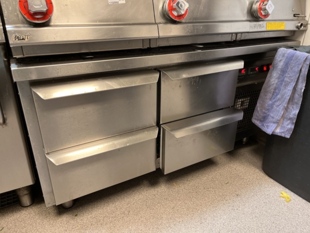 1132092-7 Commercial kitchen equipment - Induction wok, cooling bench, heater, etc