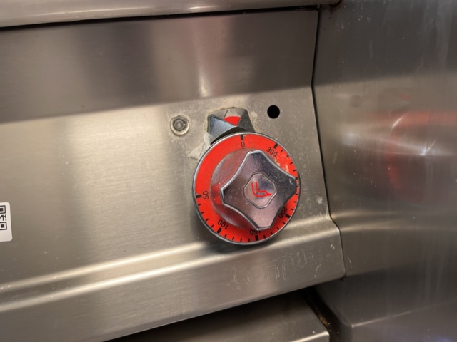 1132094-3 Roasting table Lotus