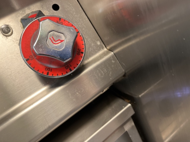 1132094-5 Roasting table Lotus