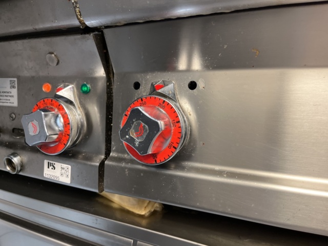 1132094-4 Roasting table Lotus