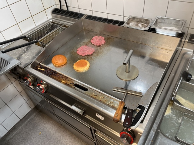 1132094-1 Roasting table Lotus