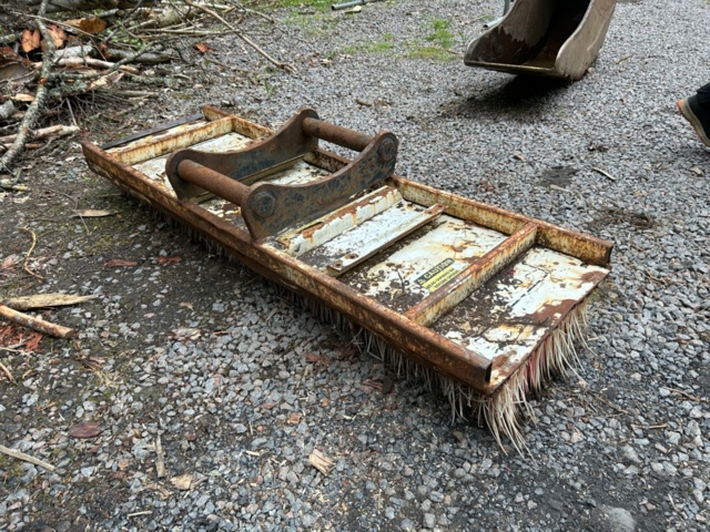 1144447-1 Dust brush Sweepex mega 720 - S60 Bracket