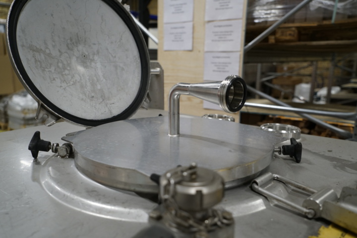 1205091-8 The dish nozzle for stainless tanks