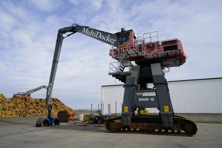 Material handler MultiDocker CH65B - 2004 - PS Auction - We value the ...