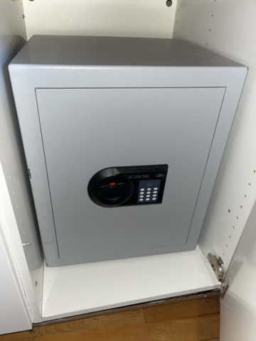 1204640-1 Safe with digital lock Secutronic