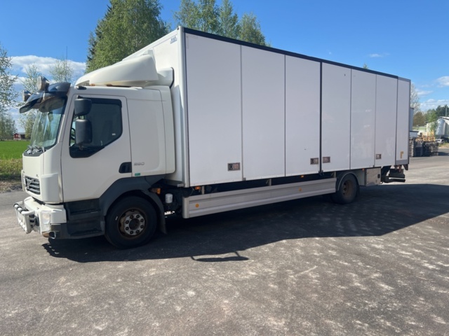 1121874-1 Van 4x2 Volvo Trucks FL -2013