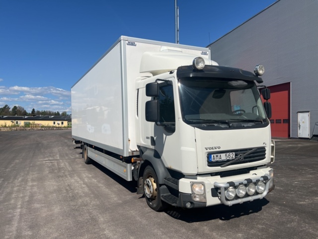 1121874-4 Van 4x2 Volvo Trucks FL -2013