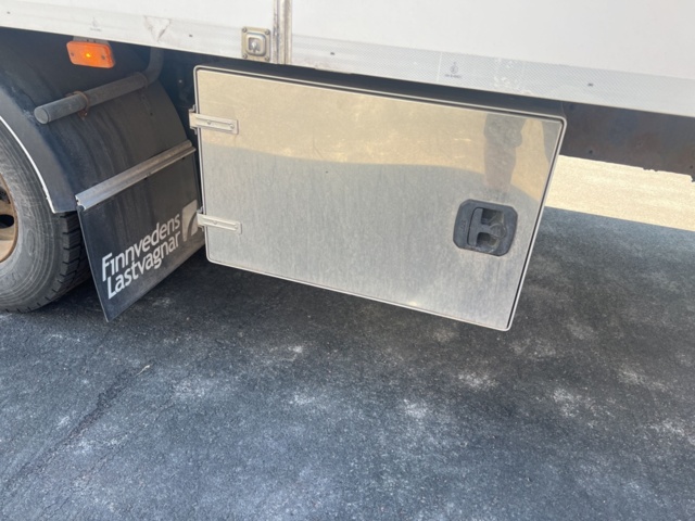 1121874-10 Van 4x2 Volvo Trucks FL -2013