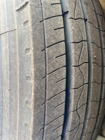 1121874-13 Van 4x2 Volvo Trucks FL -2013