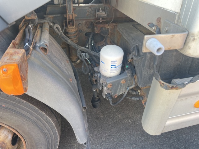 1121874-16 Van 4x2 Volvo Trucks FL -2013