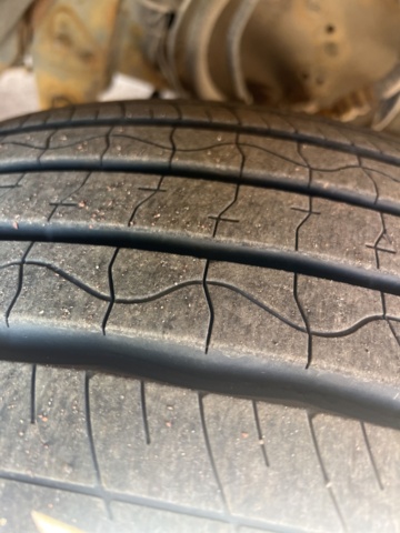 1121874-14 Van 4x2 Volvo Trucks FL -2013