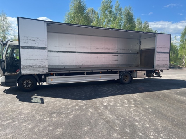 1121874-19 Van 4x2 Volvo Trucks FL -2013