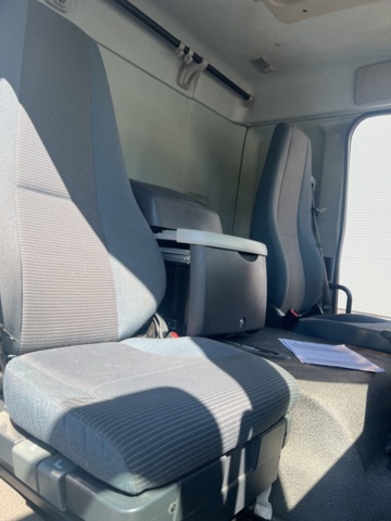 1121874-27 Van 4x2 Volvo Trucks FL -2013