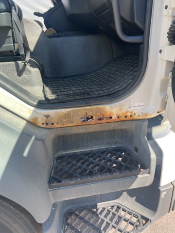 1121874-32 Van 4x2 Volvo Trucks FL -2013