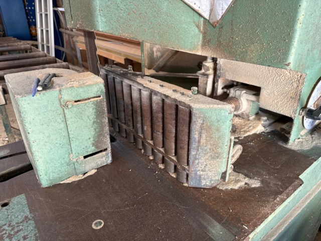 1205327-7 Stenner 36 band saw