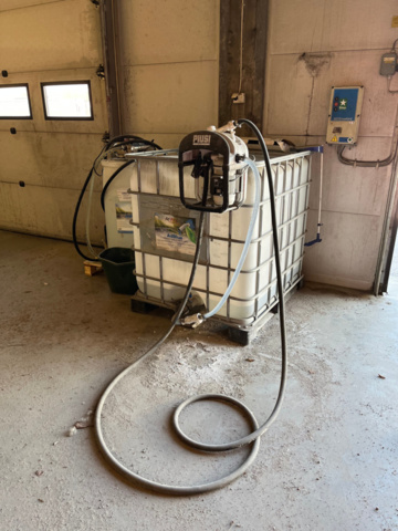 1201938-1 Adblue tank med pump