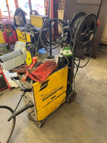 1201950-1 Welding with hose reel & gas tube - ESAB Power Compact 200