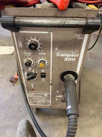 1201950-3 Welding with hose reel & gas tube - ESAB Power Compact 200