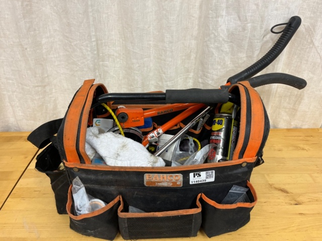 1140439-2 Bahco Tool bag with various tools