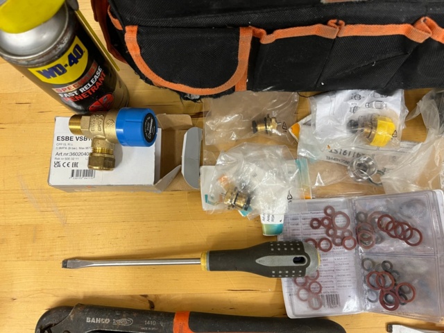 1140439-5 Bahco Tool bag with various tools