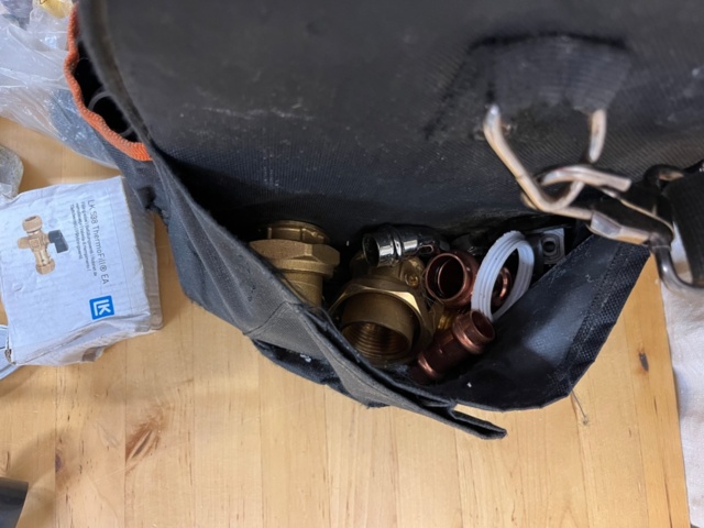 1140439-7 Bahco Tool bag with various tools