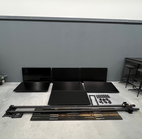 Collection with monitors 50