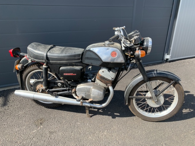 1205287-2 Motorcycle CZ 250 - 1980