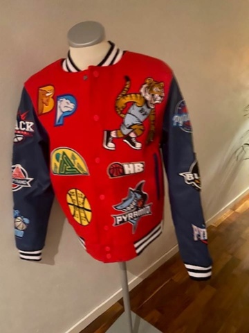 1205902-2 Products from world artist Chris Brown's brand Black Pyramid