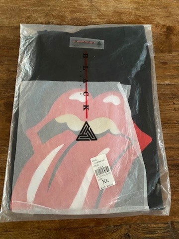 1205902-30 Products from world artist Chris Brown's brand Black Pyramid