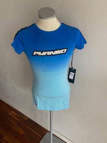 1205902-32 Products from world artist Chris Brown's brand Black Pyramid