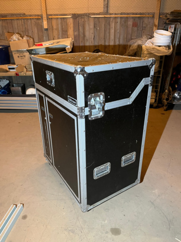 1194268-6 Mobile kitchen with hotplates, fridge, tap and sink as well as water heater