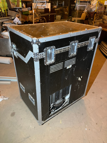 1194268-11 Mobile kitchen with hotplates, fridge, tap and sink as well as water heater