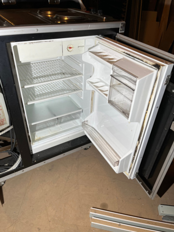 1194268-10 Mobile kitchen with hotplates, fridge, tap and sink as well as water heater