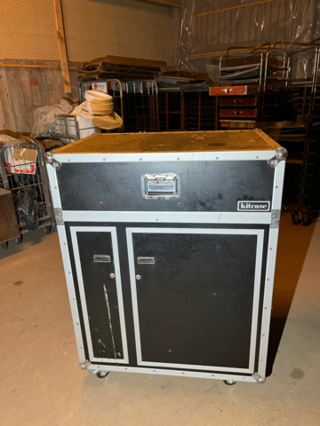 1194268-12 Mobile kitchen with hotplates, fridge, tap and sink as well as water heater