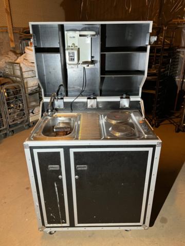 1194268-1 Mobile kitchen with hotplates, fridge, tap and sink as well as water heater