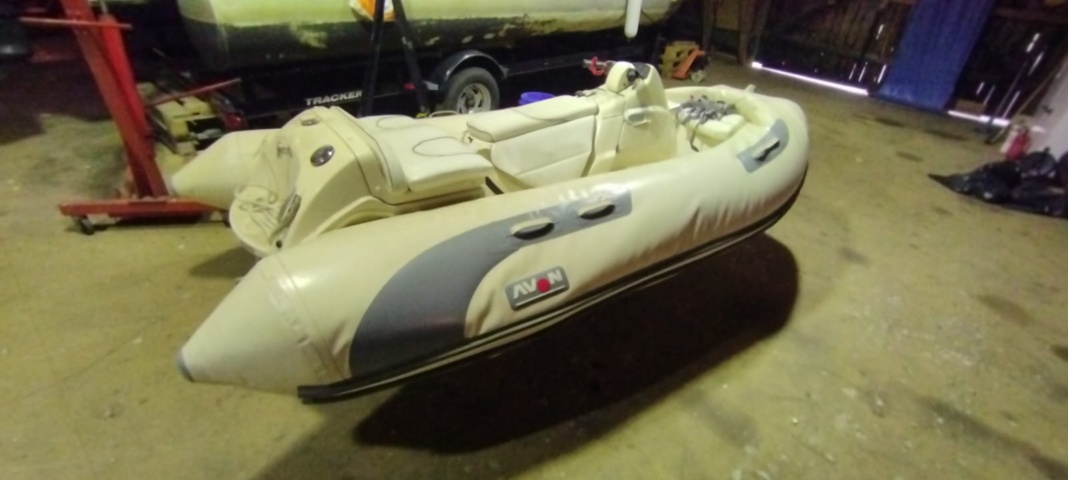 1194273-5 Avon jet rib 320