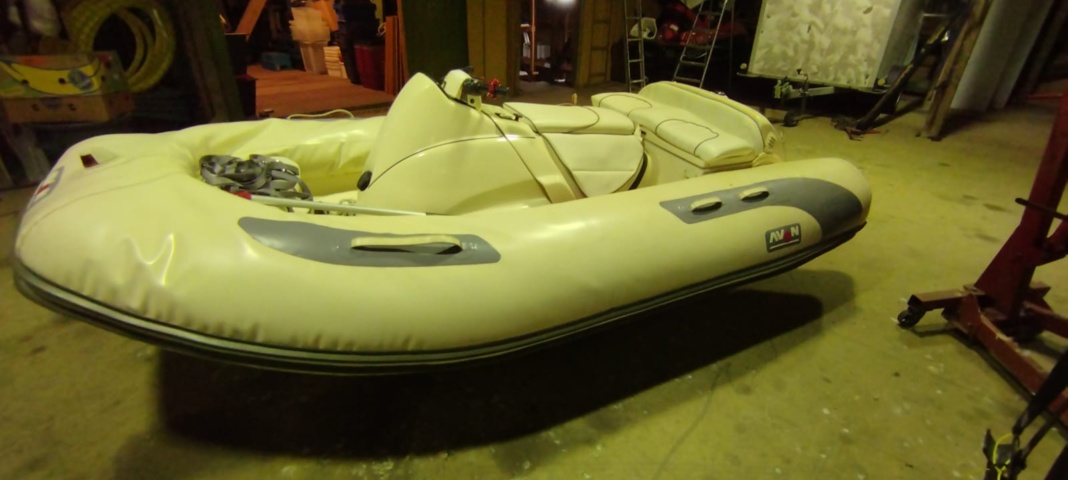 1194273-14 Avon jet rib 320