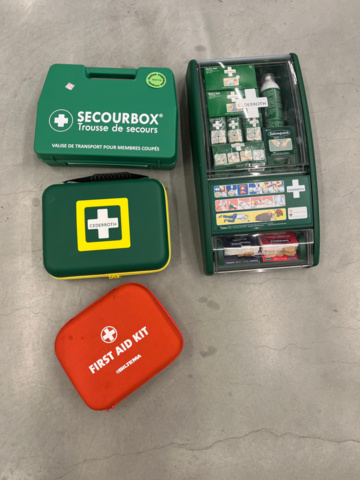 Collection with first aid kit - PS Auction - We value the future ...