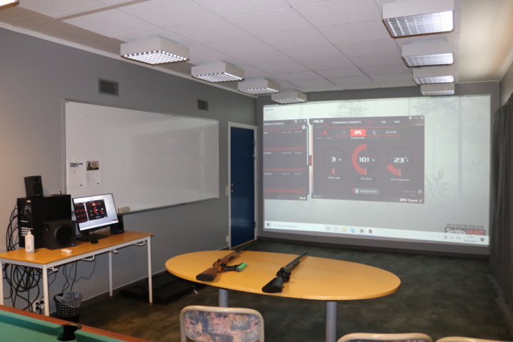 999368-1 Shooting simulator with 3 "weapons"