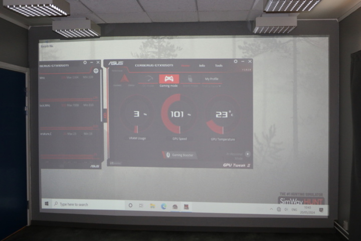 999368-2 Shooting simulator with 3 "weapons"