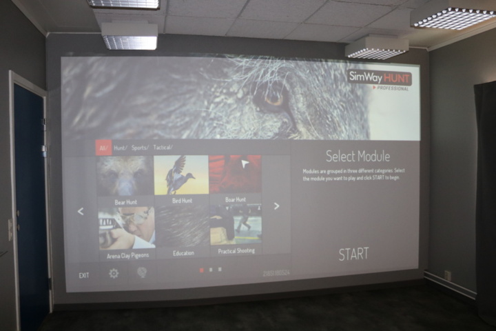 999368-3 Shooting simulator with 3 "weapons"